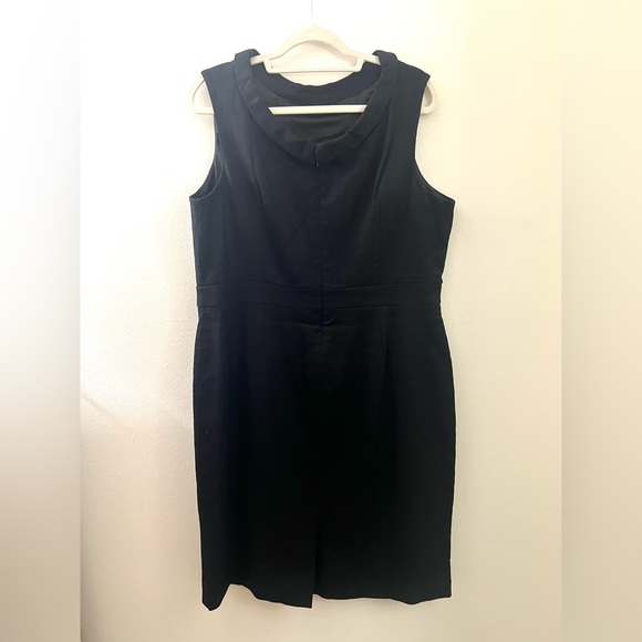 Boden Martha Shift Dress • 🖤 black • 16L (long) • Breaskfast at Tiffany neckline - Picture 5 of 7